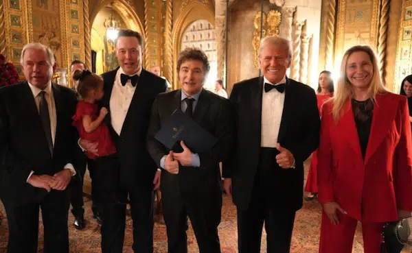 MR Online | Elon Musk poses with Javier Milei and Donald Trump Photo Elon Musk | MR Online